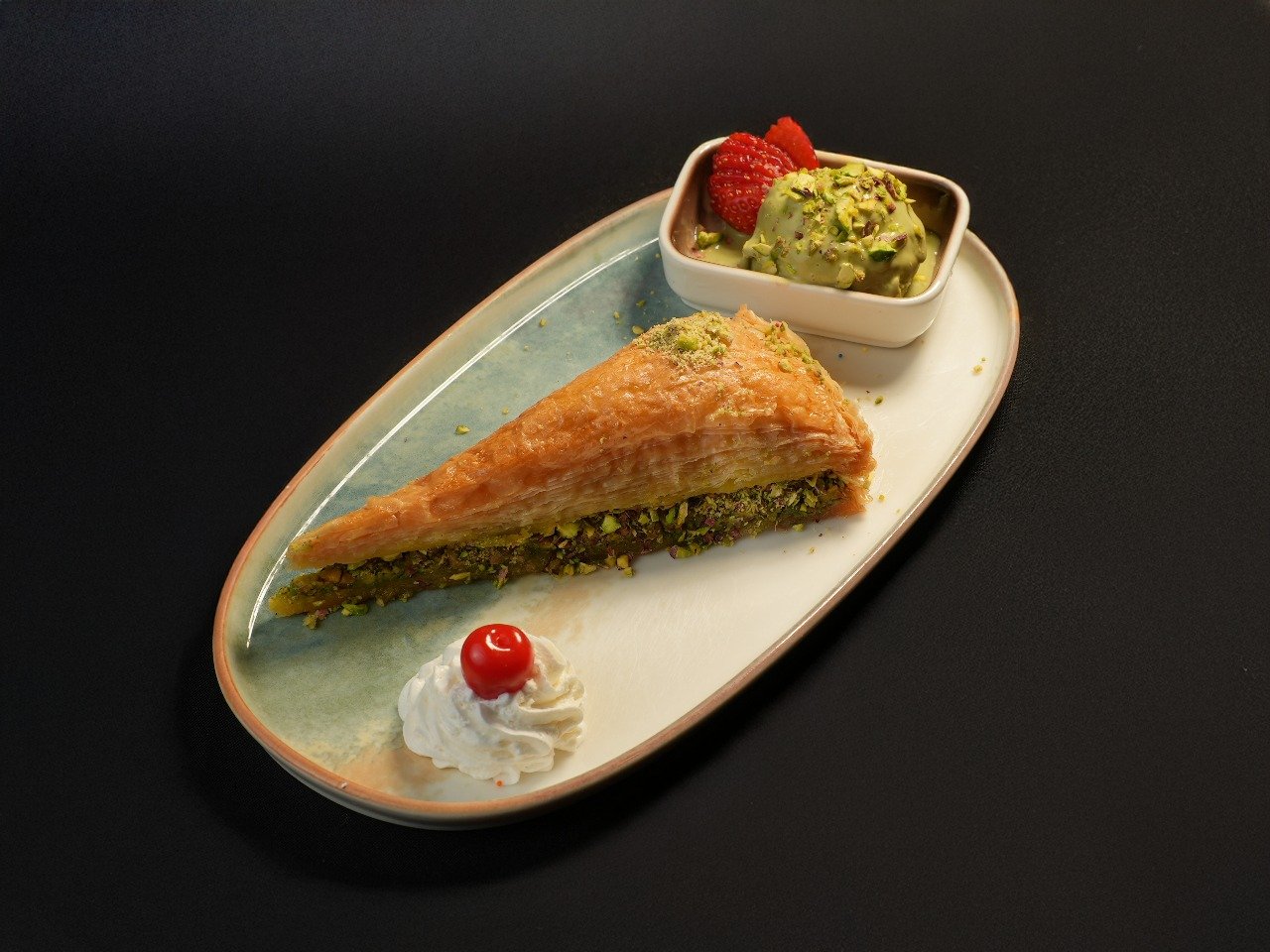 بقلاوة مع الآيس كريم